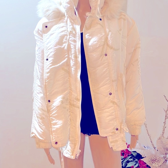 INNOVATION BY IZZI FOX HOODIE - Picture 10 of 12